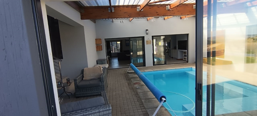 4 Bedroom Property for Sale in Outeniquasbosch Western Cape